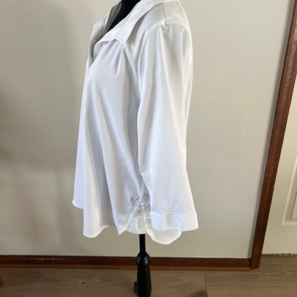 Chico's No Iron Chic Stretch Popover Button Down in the back - Picture 4 of 6